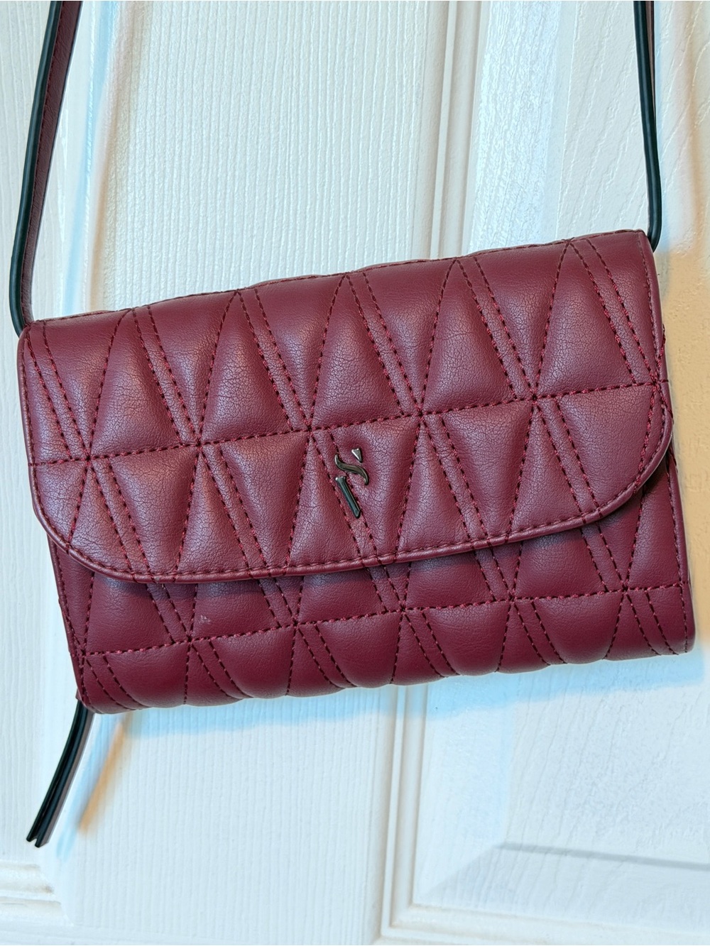 Victoria’s Secret burgun Quilted Small Crossbody Bag Detachable Adjustable Strap